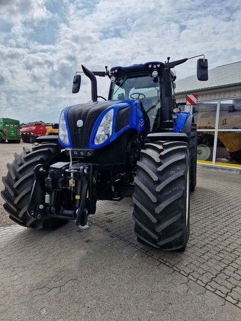 New Holland T8.435 PLMI UC ST. V - Farm tractor: picture 4 New Holland T8.435 PLMI UC ST. V - Farm tractor: picture 4