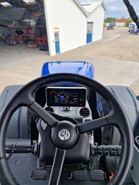 New Holland T8.435 PLMI UC ST. V - Farm tractor: picture 5 New Holland T8.435 PLMI UC ST. V - Farm tractor: picture 5