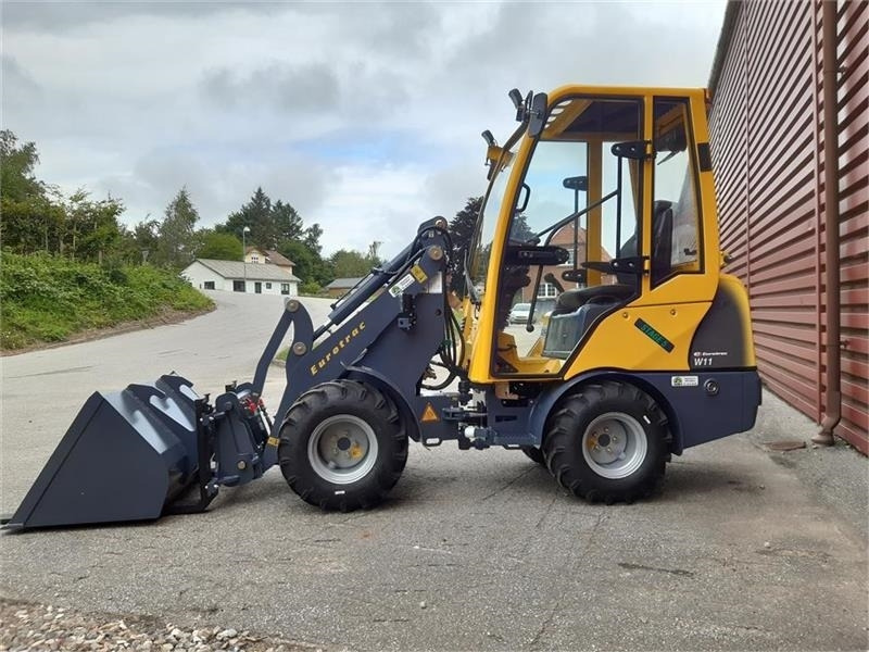 Eurotrac W11 med lang arm, førerhus, skovl og gafler - Compact loader: picture 3 Eurotrac W11 med lang arm, førerhus, skovl og gafler - Compact loader: picture 3