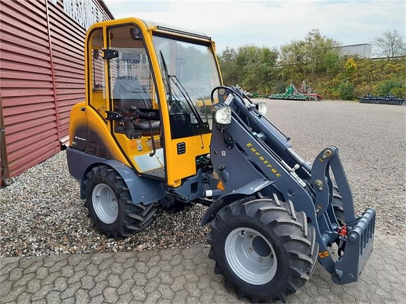 Eurotrac W12S med førerhus, skovl og gafler  - Wheel loader: picture 3 Eurotrac W12S med førerhus, skovl og gafler  - Wheel loader: picture 3
