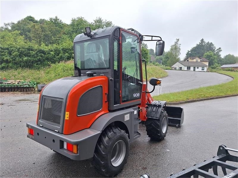 - - - LE908 - Compact loader: picture 4 - - - LE908 - Compact loader: picture 4