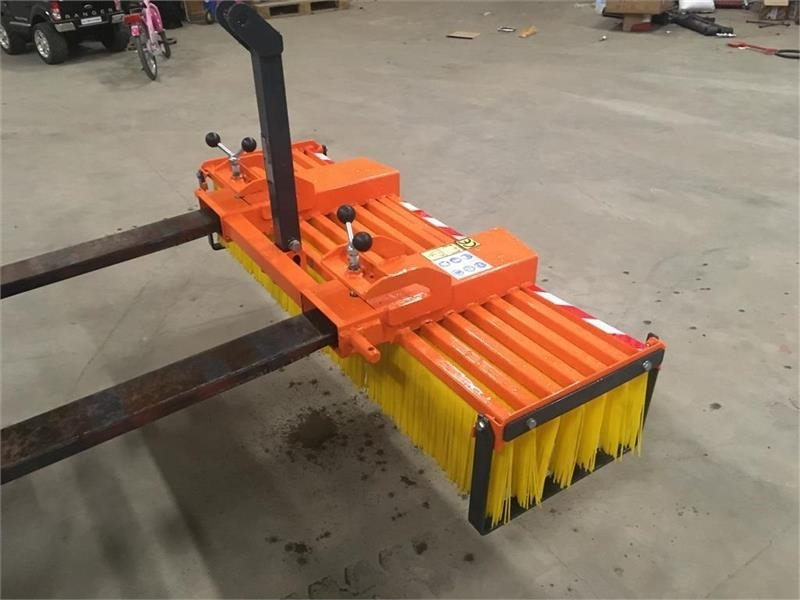 - - - Sweeper 1.50 - Broom: picture 4 - - - Sweeper 1.50 - Broom: picture 4