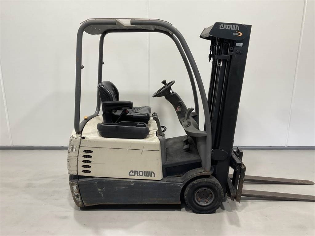 Crown SC3220-1,3 - Electric forklift: picture 1 Crown SC3220-1,3 - Electric forklift: picture 1