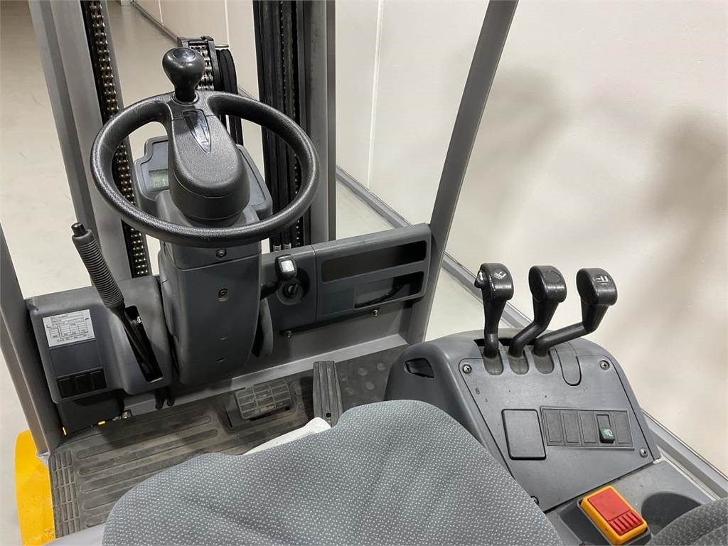 Electric forklift Jungheinrich EFG 110: picture 6