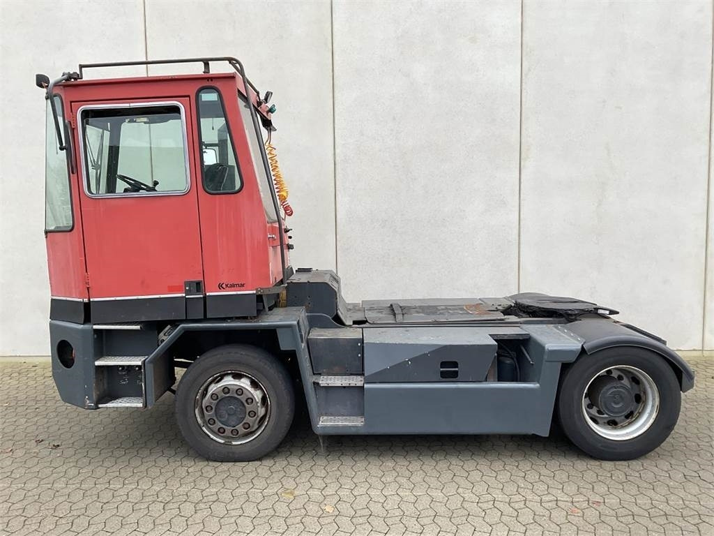 Kalmar TT2000 - Terminal tractor: picture 3 Kalmar TT2000 - Terminal tractor: picture 3