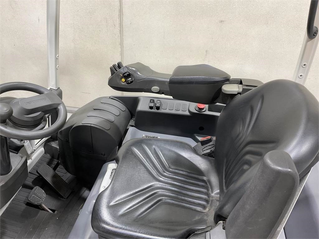 Nissan TX3-16 - Electric forklift: picture 3 Nissan TX3-16 - Electric forklift: picture 3