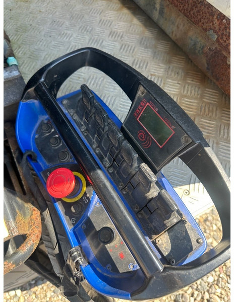 Crane truck Iveco Eurocargo 120 EL 210hp / Fassi 80A Year 2012 + Tip: picture 11 Crane truck Iveco Eurocargo 120 EL 210hp / Fassi 80A Year 2012 + Tip: picture 11