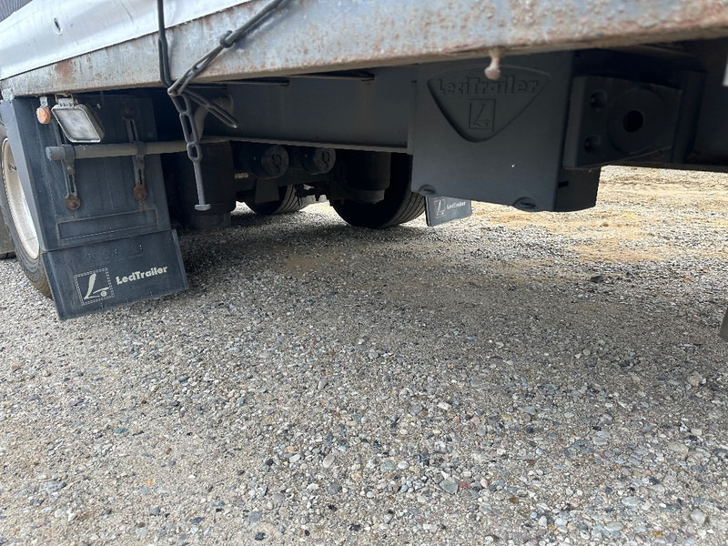 Lecitrailer Mega trailer with hydraulic roof / Poultry trailer - Livestock semi-trailer: picture 5 Lecitrailer Mega trailer with hydraulic roof / Poultry trailer - Livestock semi-trailer: picture 5