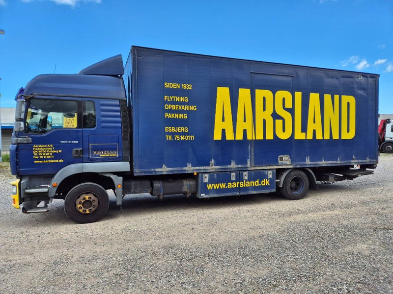 MAN TGM 12.280 // Lift // Sideopening - Box truck: picture 2 MAN TGM 12.280 // Lift // Sideopening - Box truck: picture 2