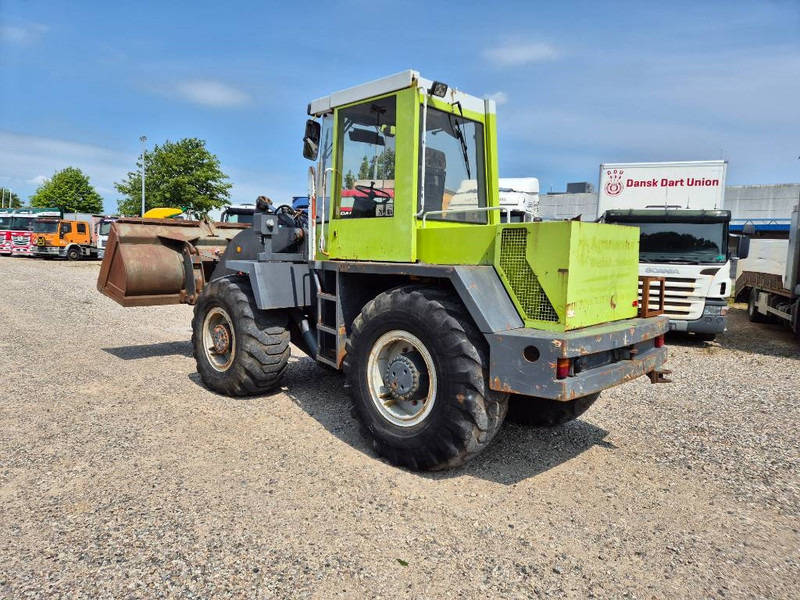 O & K L15 With bucket and quickshift - Wheel loader: picture 3 O & K L15 With bucket and quickshift - Wheel loader: picture 3