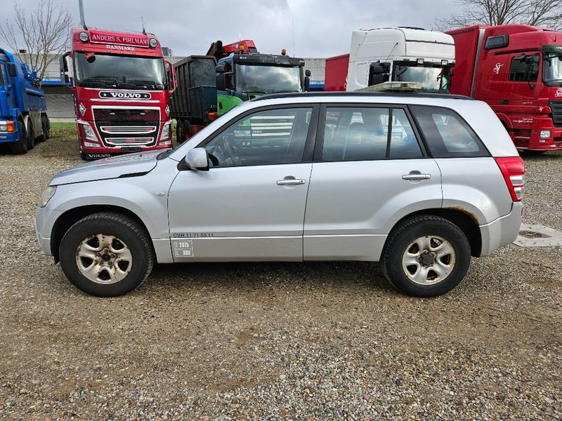 Suzuki Grand Vitara 2,0 GLX aut. Van 5d - Car: picture 2 Suzuki Grand Vitara 2,0 GLX aut. Van 5d - Car: picture 2