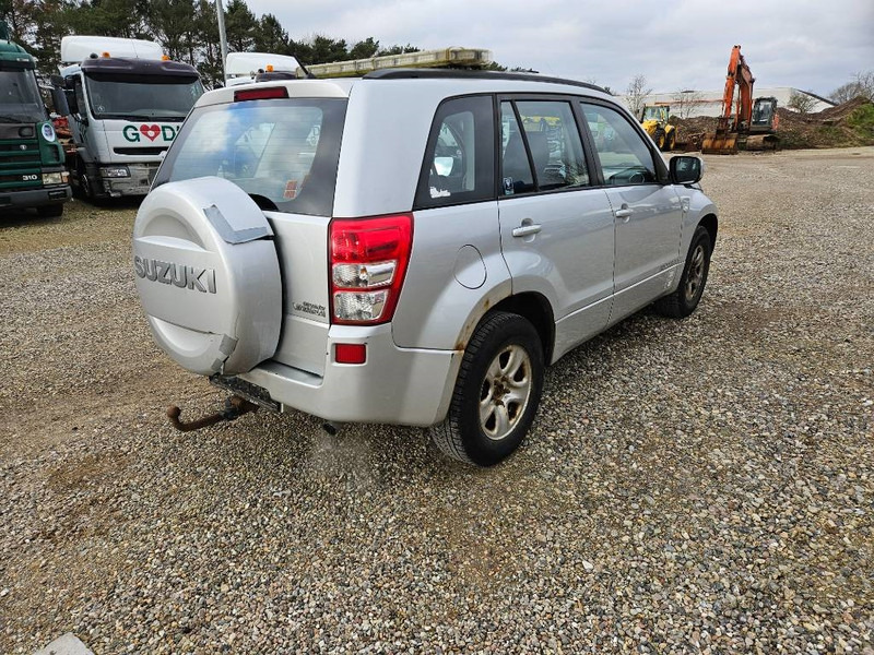 Suzuki Grand Vitara 2,0 GLX aut. Van 5d - Car: picture 5 Suzuki Grand Vitara 2,0 GLX aut. Van 5d - Car: picture 5