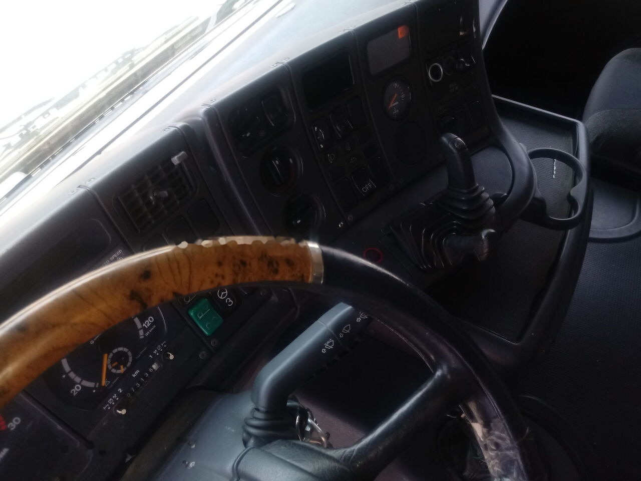 Scania 124 LB 420 on lease Scania 124 LB 420: picture 8