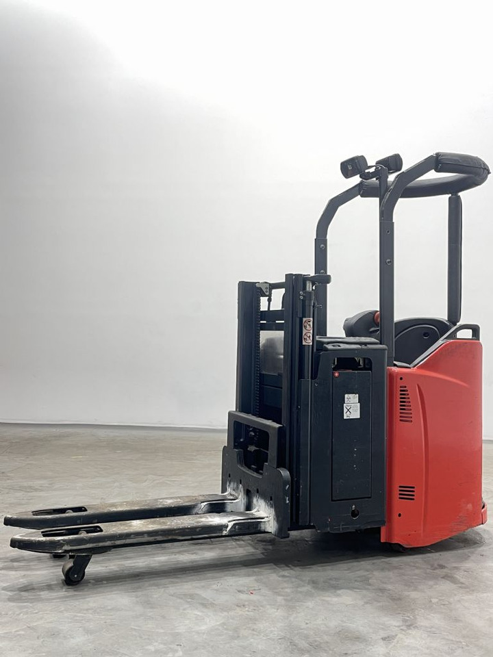 Stacker Linde D12SP-133: picture 1