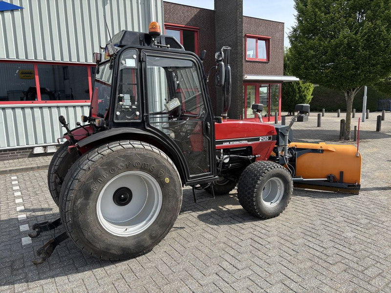Case IH 2130 - Farm tractor: picture 3 Case IH 2130 - Farm tractor: picture 3