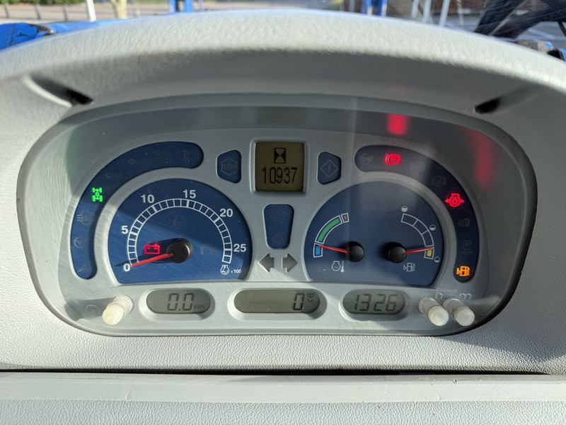 Farm tractor New Holland T6010 Plus + 750TL Voorlader: picture 15