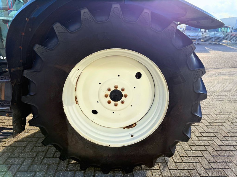 Farm tractor New Holland T6010 Plus + 750TL Voorlader: picture 7