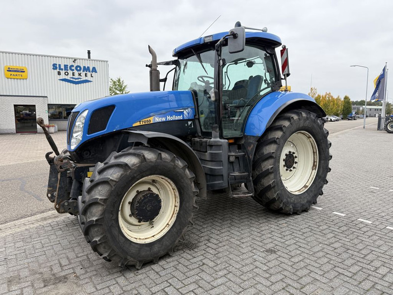 New Holland T7050 Power Command - Farm tractor: picture 1 New Holland T7050 Power Command - Farm tractor: picture 1