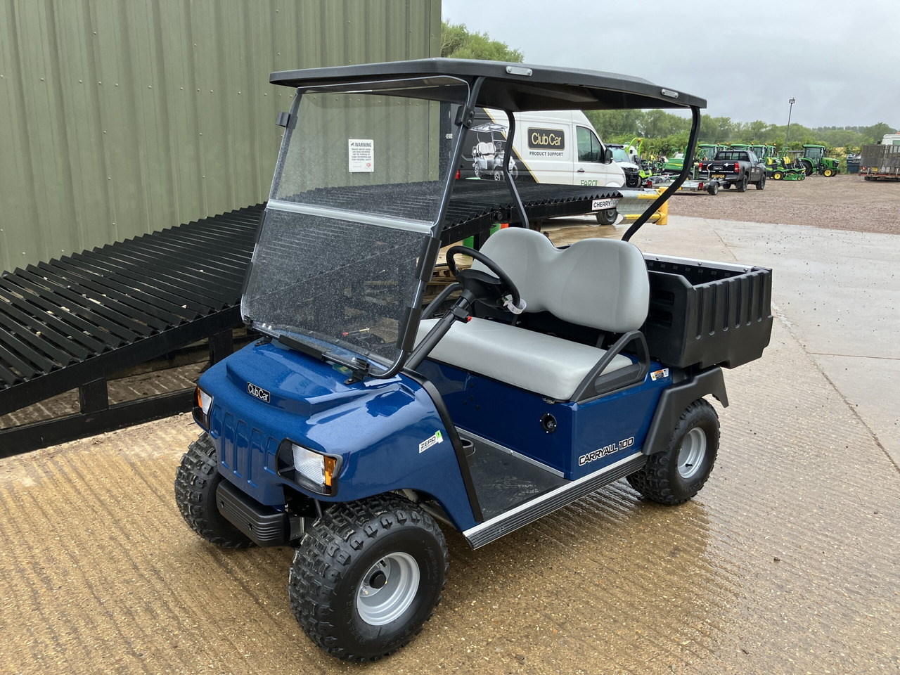 Club Car Carryall 100 Utility Vehicle - Side-by-side/ ATV: picture 1 Club Car Carryall 100 Utility Vehicle - Side-by-side/ ATV: picture 1