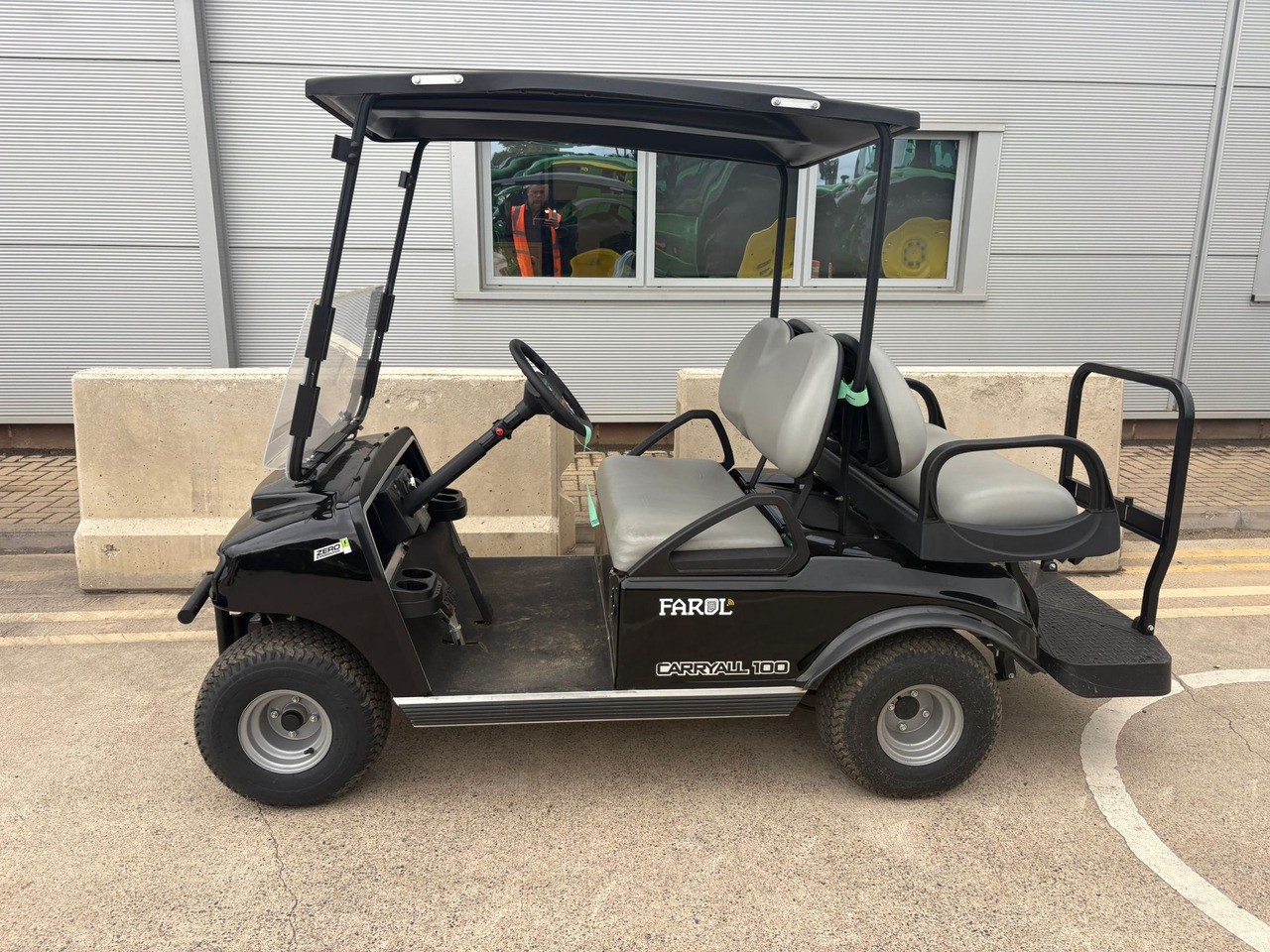 Clubcar Carryall 100 4 seater utility buggy - Golf cart: picture 1 Clubcar Carryall 100 4 seater utility buggy - Golf cart: picture 1