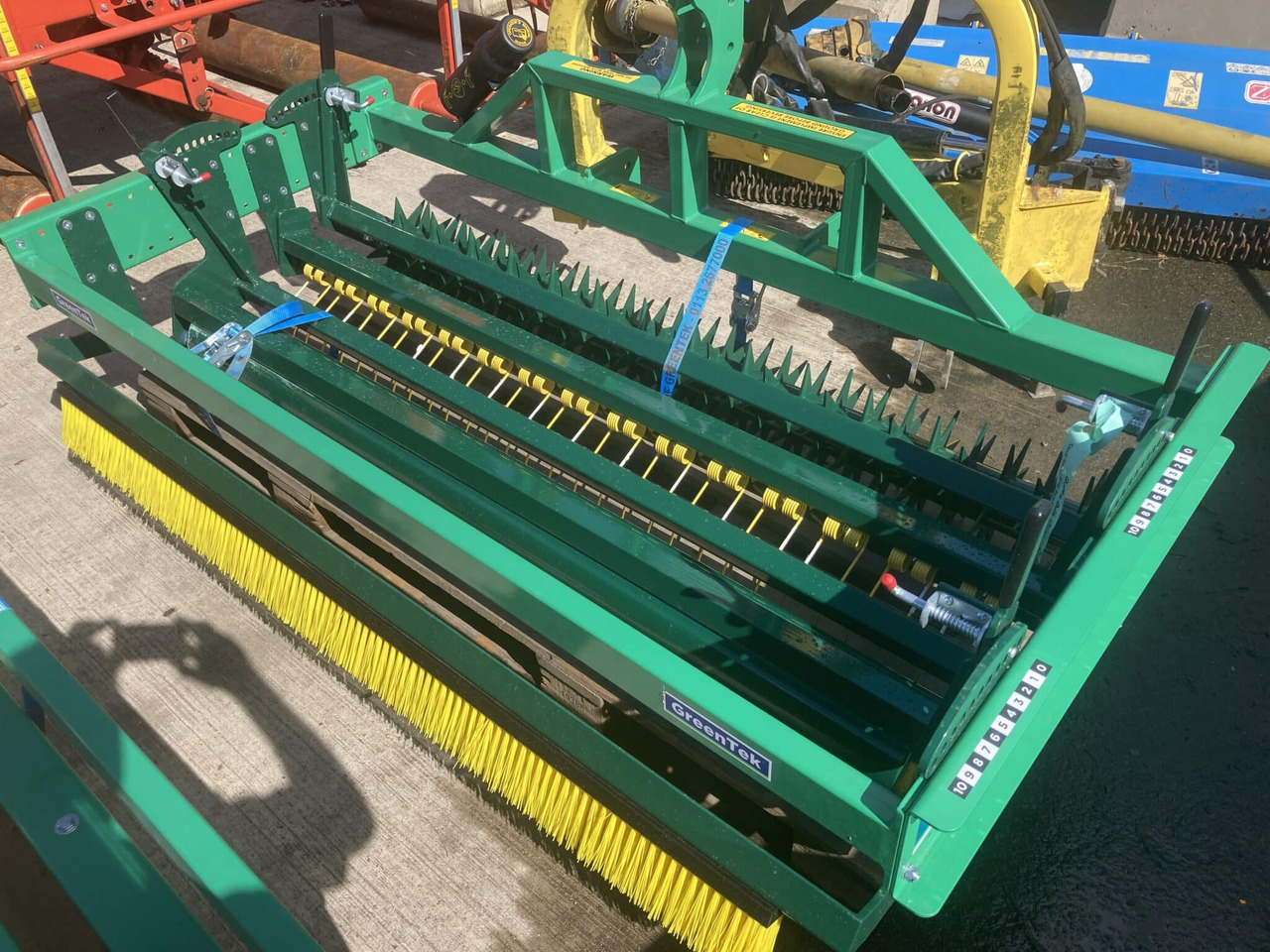 Greentek 1.8m Quattro Quick turf groomer - Broom for Agricultural machinery: picture 1 Greentek 1.8m Quattro Quick turf groomer - Broom for Agricultural machinery: picture 1