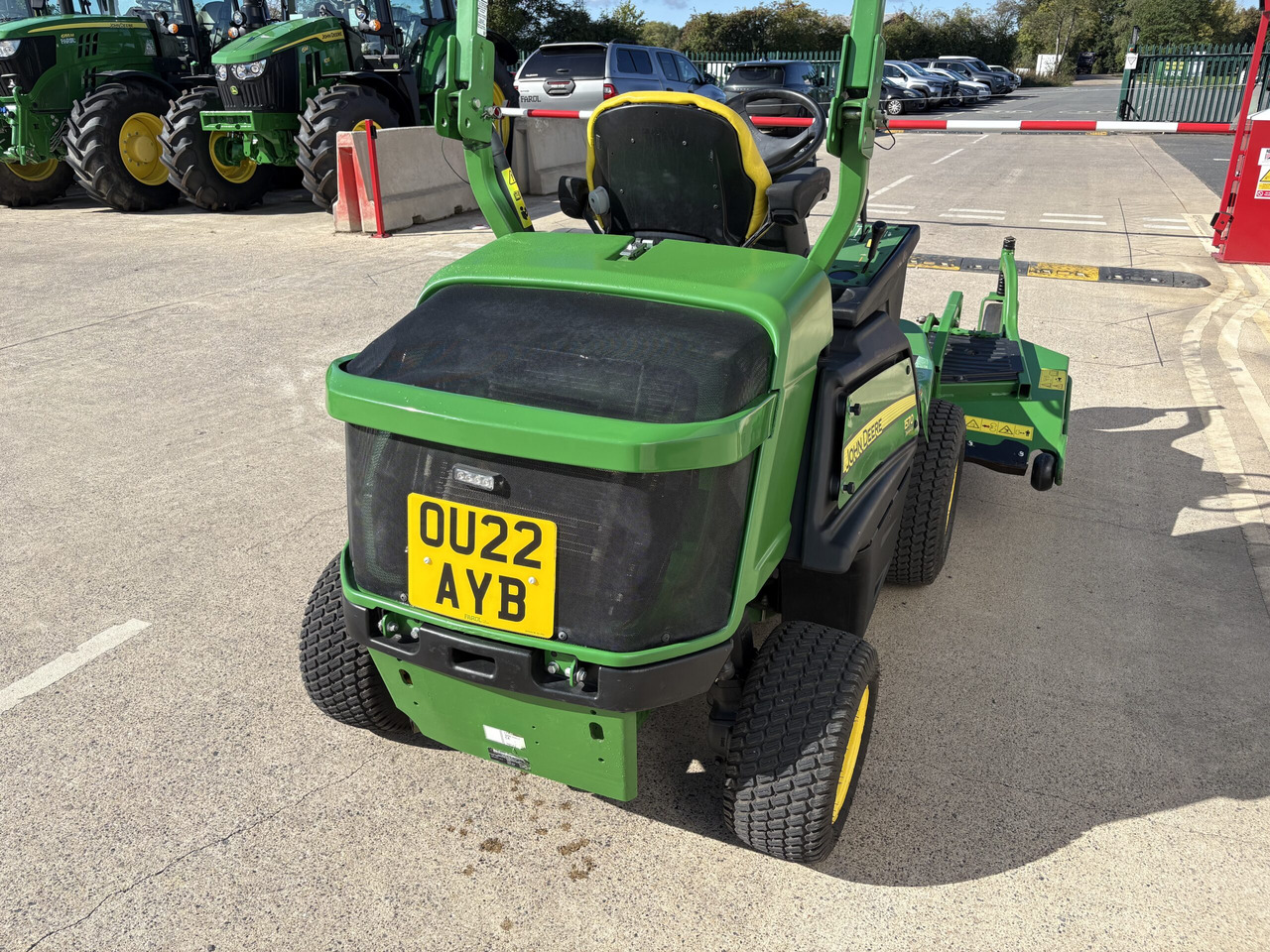 John Deere 1570 C/w 72" rear discharge deck - Garden mower: picture 4 John Deere 1570 C/w 72" rear discharge deck - Garden mower: picture 4