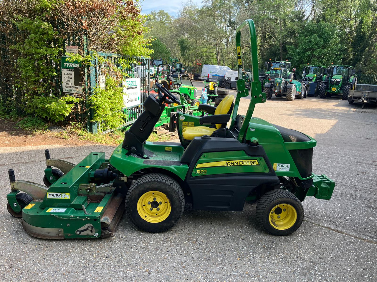 John Deere 1570 Outfront c/w Major Synergy deck - Garden mower: picture 3 John Deere 1570 Outfront c/w Major Synergy deck - Garden mower: picture 3