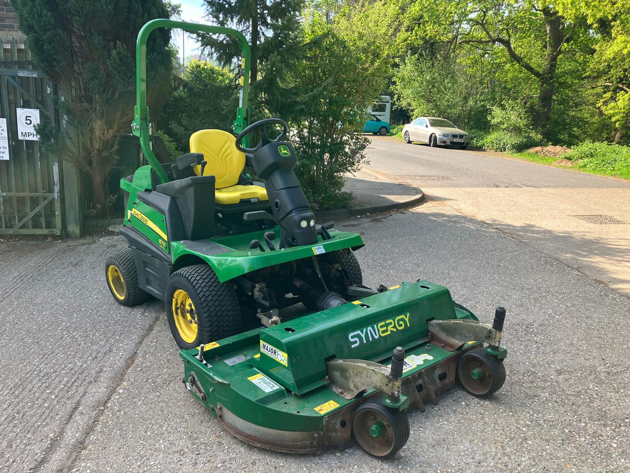John Deere 1570 Outfront c/w Major Synergy deck - Garden mower: picture 1 John Deere 1570 Outfront c/w Major Synergy deck - Garden mower: picture 1