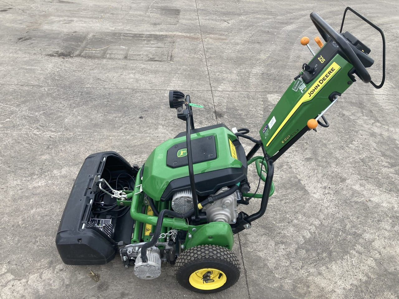 John Deere 225 E-cut walk behind electric greens mower - Garden mower: picture 3 John Deere 225 E-cut walk behind electric greens mower - Garden mower: picture 3