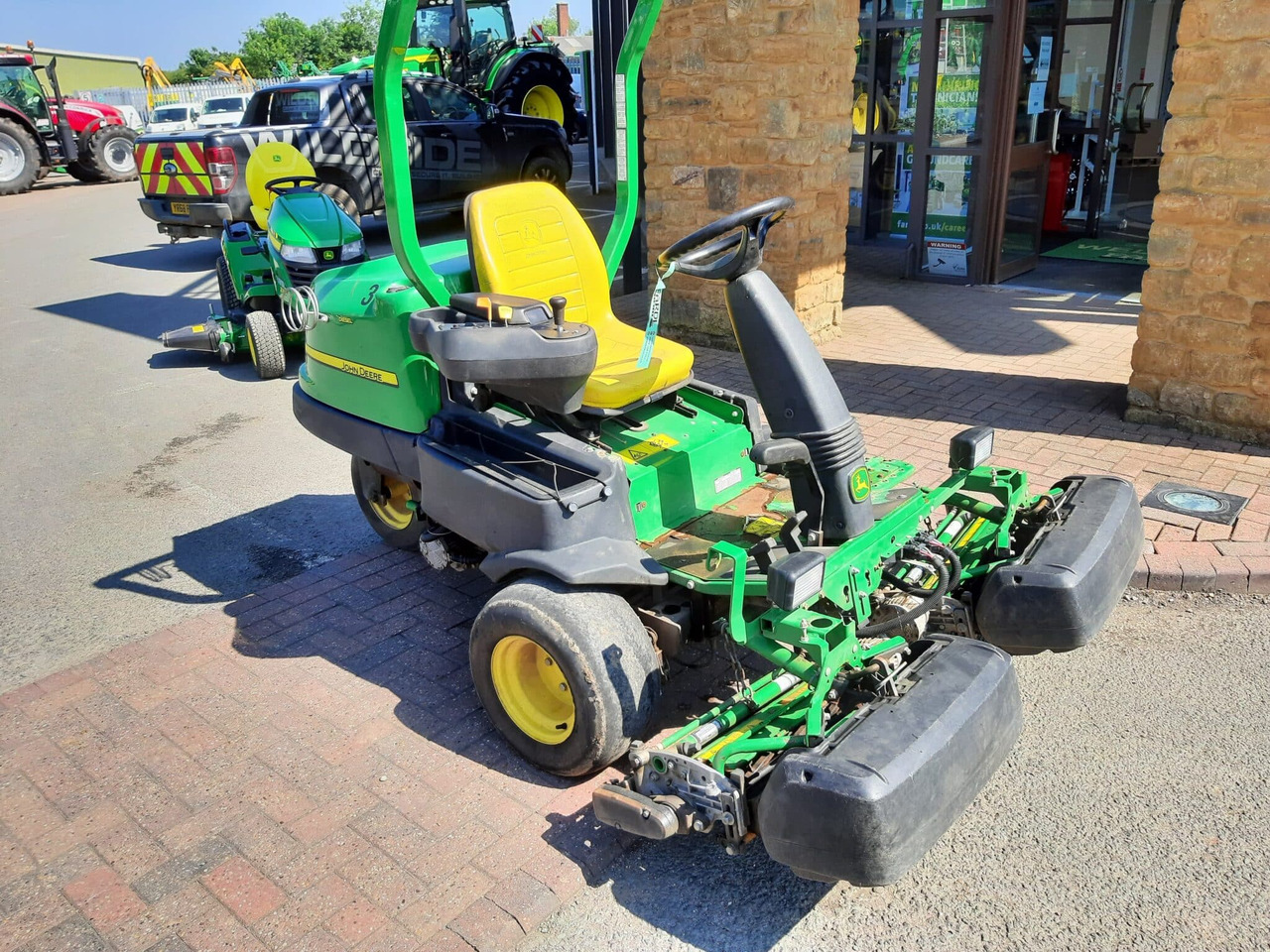 John Deere 2500EH greens triple mower - Garden mower: picture 3 John Deere 2500EH greens triple mower - Garden mower: picture 3