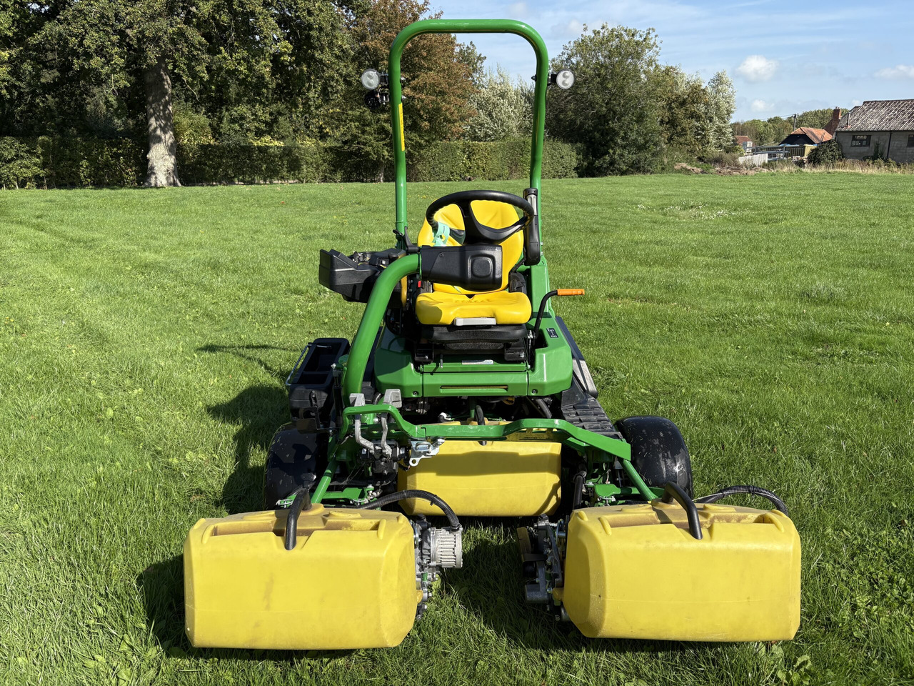 John Deere 2750E Triple Mower - Garden mower: picture 2 John Deere 2750E Triple Mower - Garden mower: picture 2