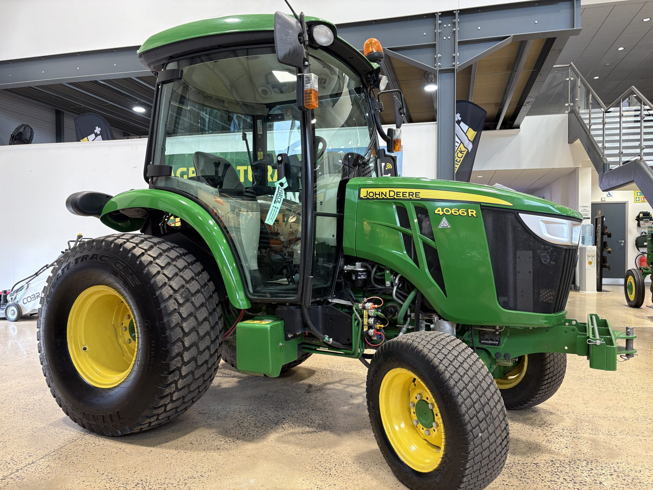 John Deere 4066R Compact Tractor - Compact tractor: picture 1 John Deere 4066R Compact Tractor - Compact tractor: picture 1
