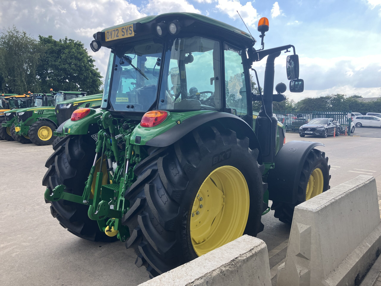John Deere 5115M - Farm tractor: picture 5 John Deere 5115M - Farm tractor: picture 5