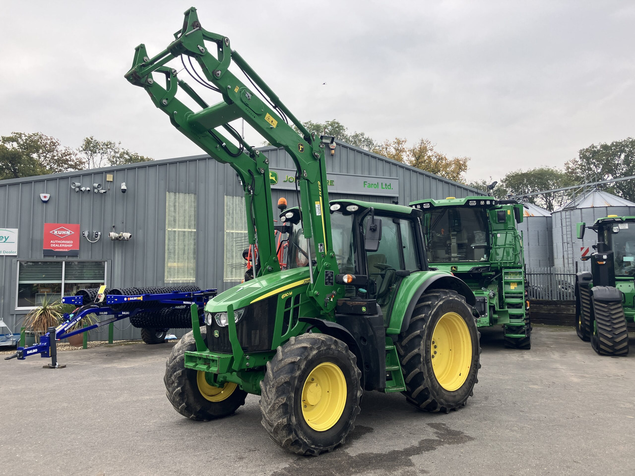 John Deere 6110M - Farm tractor: picture 1 John Deere 6110M - Farm tractor: picture 1