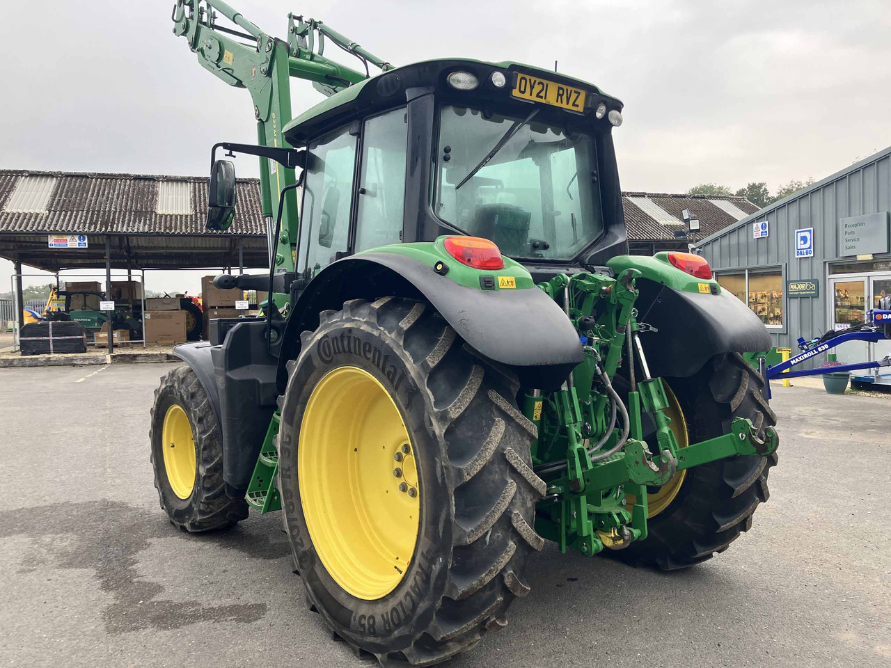 John Deere 6110M - Farm tractor: picture 3 John Deere 6110M - Farm tractor: picture 3