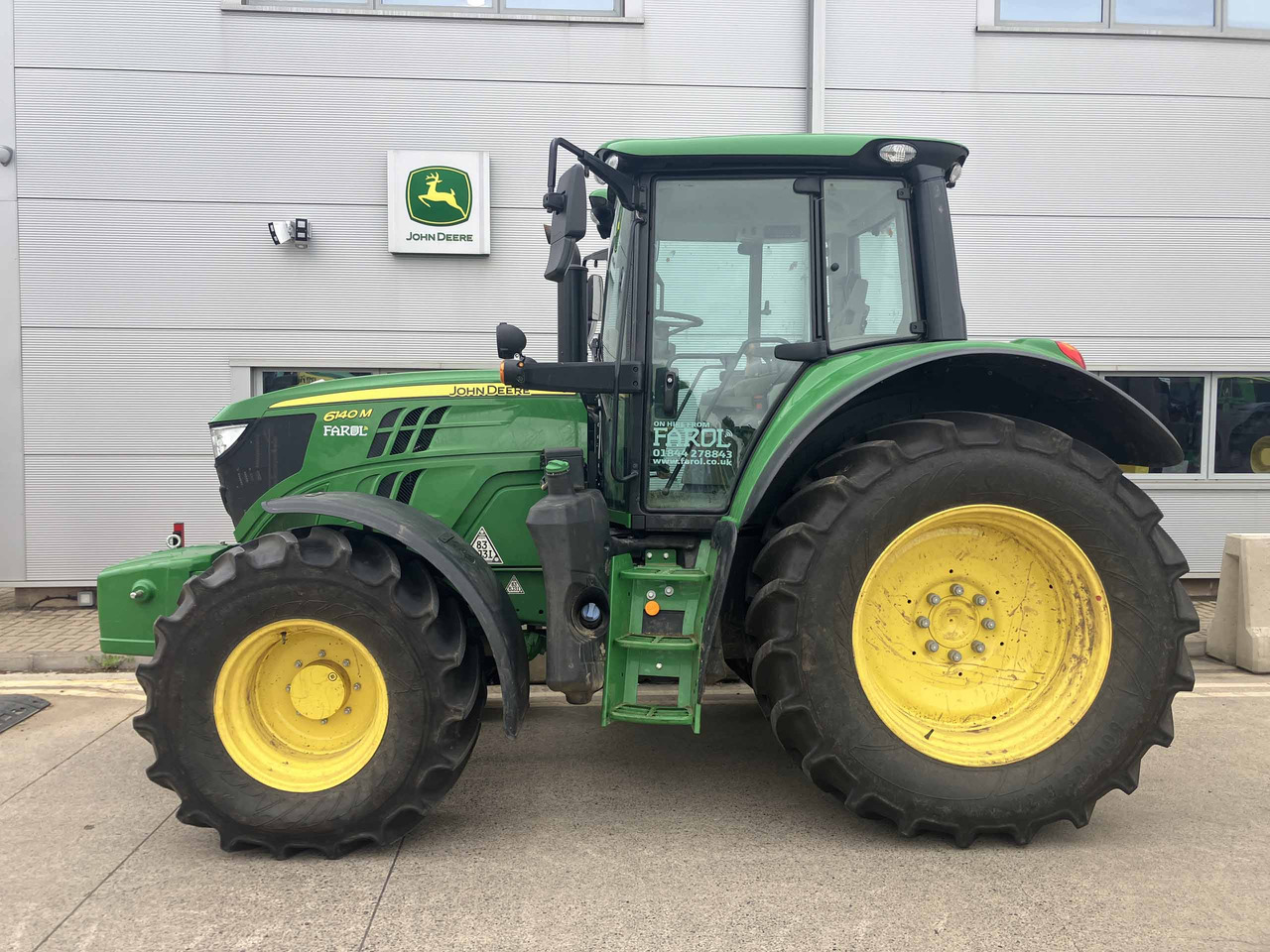 John Deere 6140M - Farm tractor: picture 2 John Deere 6140M - Farm tractor: picture 2