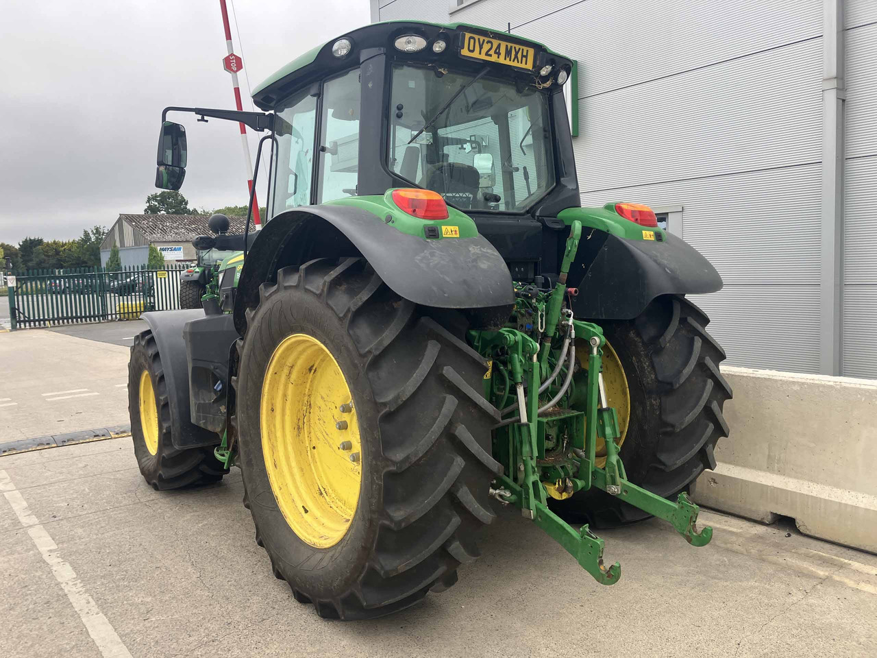 John Deere 6140M - Farm tractor: picture 3 John Deere 6140M - Farm tractor: picture 3