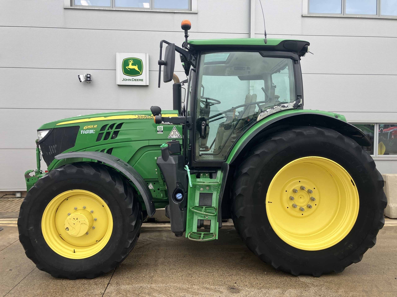 John Deere 6155R - Farm tractor: picture 2 John Deere 6155R - Farm tractor: picture 2