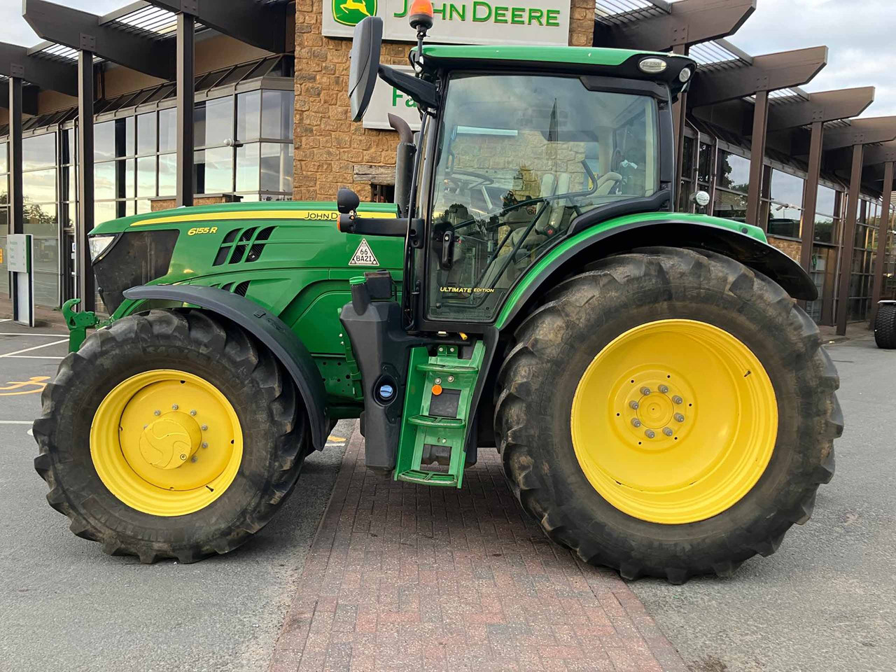 John Deere 6155R - Farm tractor: picture 2 John Deere 6155R - Farm tractor: picture 2
