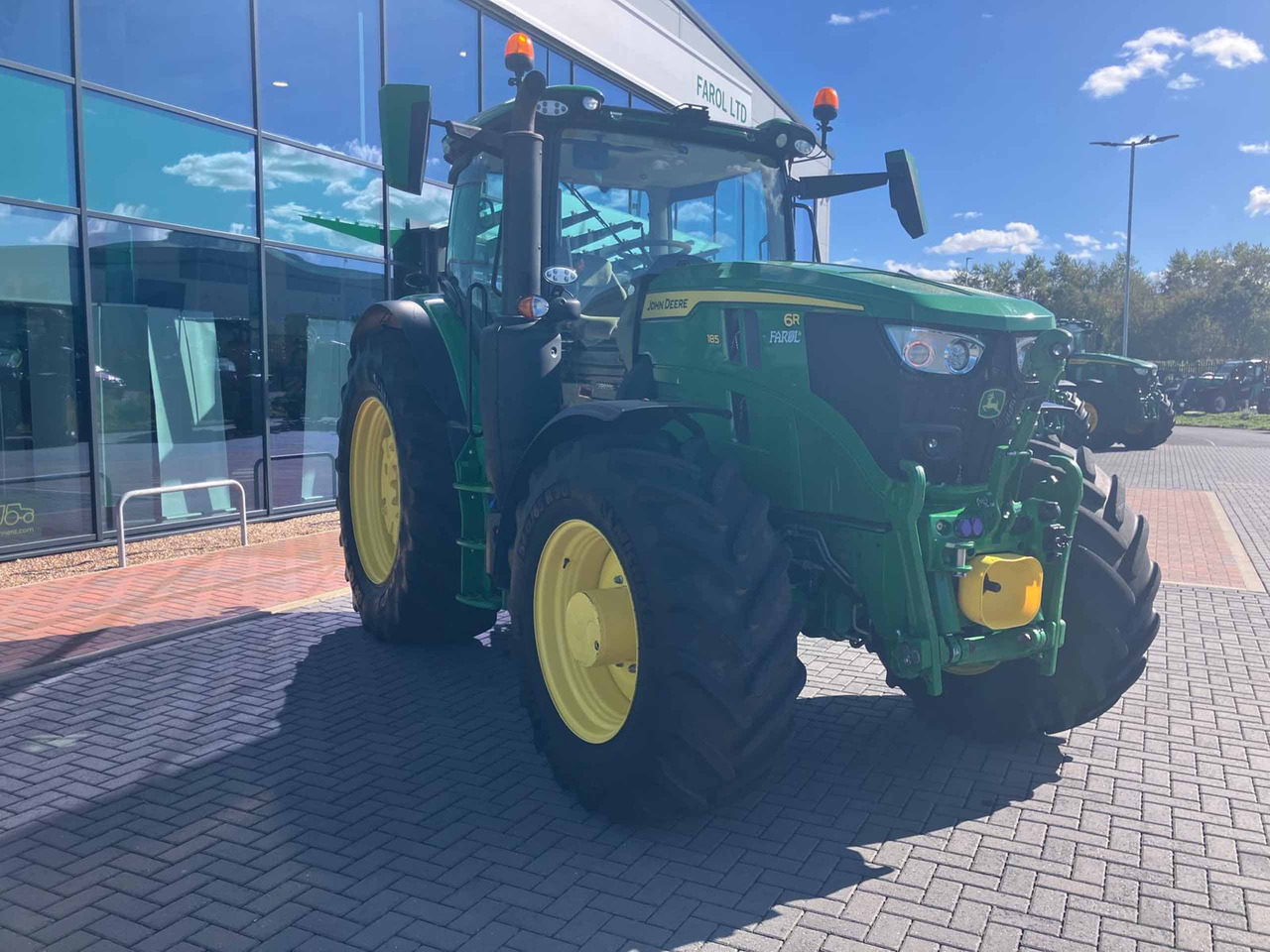 John Deere 6R 185 - Farm tractor: picture 5 John Deere 6R 185 - Farm tractor: picture 5