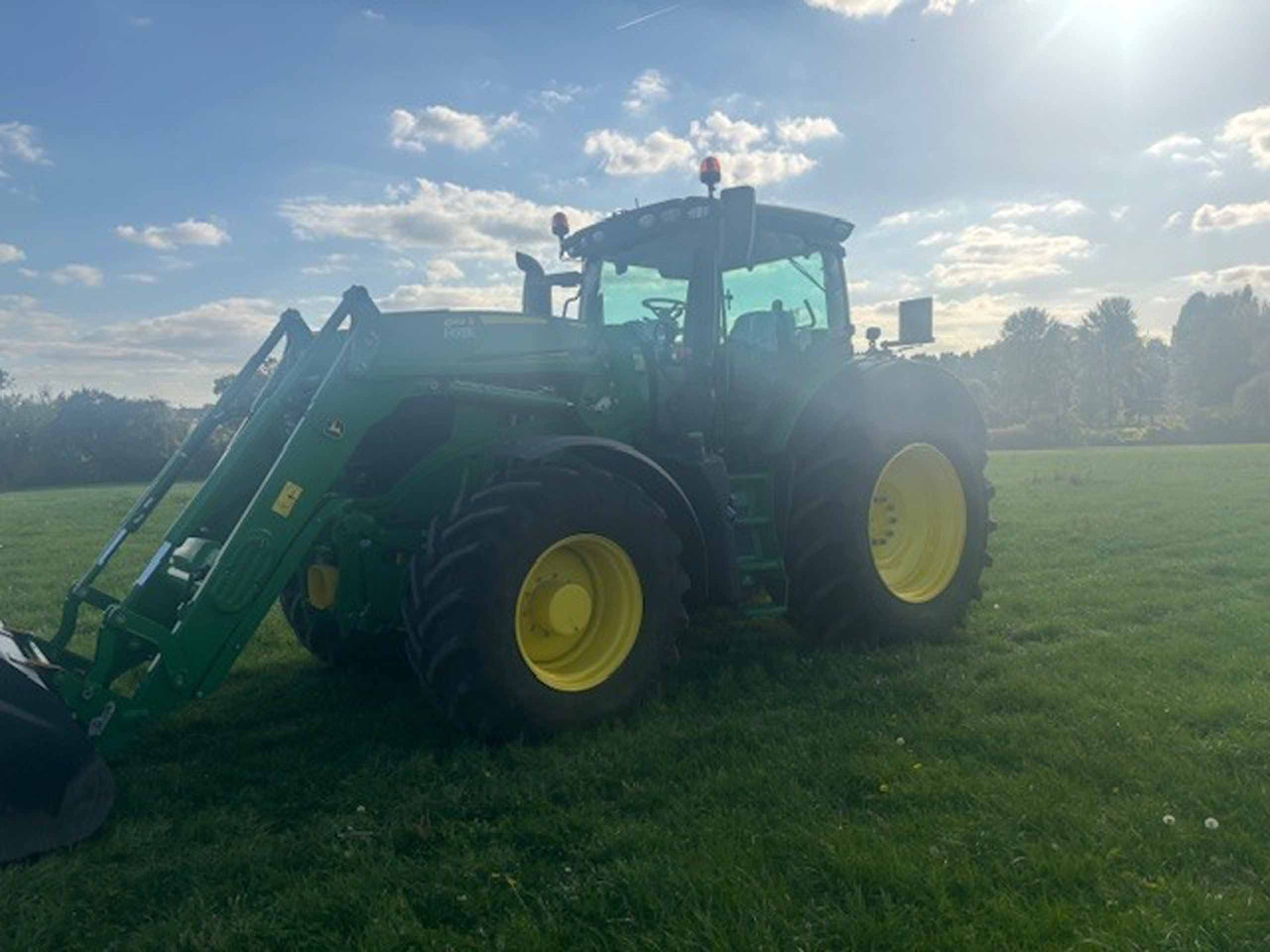 John Deere 6R 250 + 683R - Farm tractor: picture 3 John Deere 6R 250 + 683R - Farm tractor: picture 3