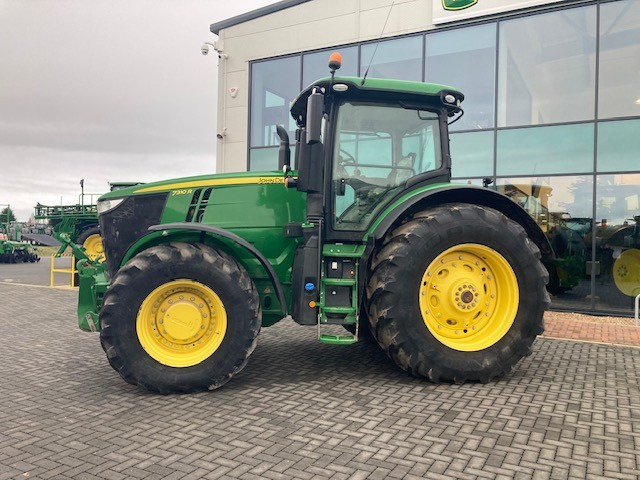 John Deere 7310R - Farm tractor: picture 3 John Deere 7310R - Farm tractor: picture 3