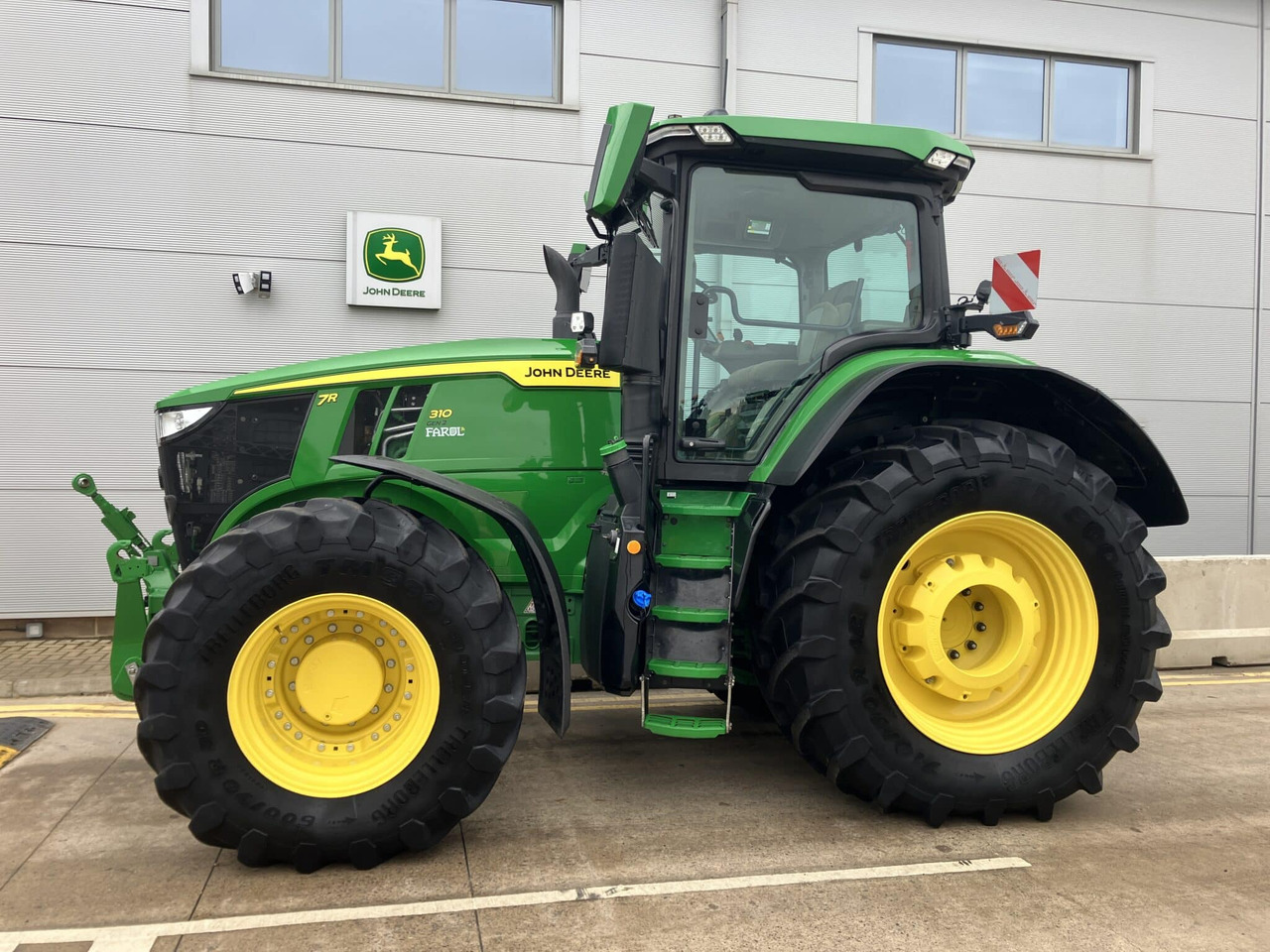 John Deere 7R 310 - Farm tractor: picture 2 John Deere 7R 310 - Farm tractor: picture 2