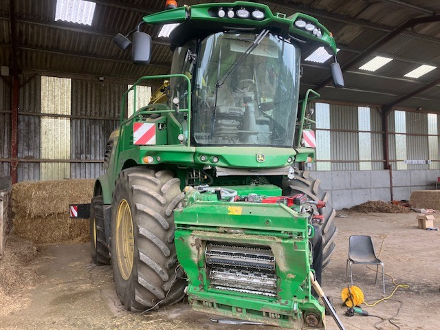 John Deere 9900 - Forage harvester: picture 1 John Deere 9900 - Forage harvester: picture 1