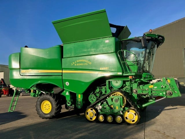 John Deere S690 TM - Combine harvester: picture 1 John Deere S690 TM - Combine harvester: picture 1