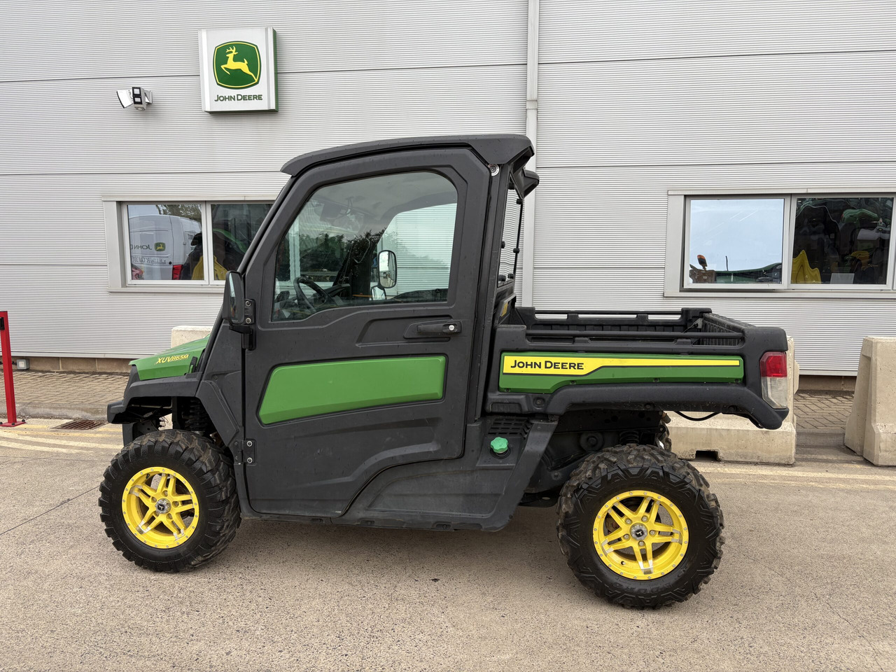 John Deere XUV865M Gator - Side-by-side/ ATV: picture 1 John Deere XUV865M Gator - Side-by-side/ ATV: picture 1