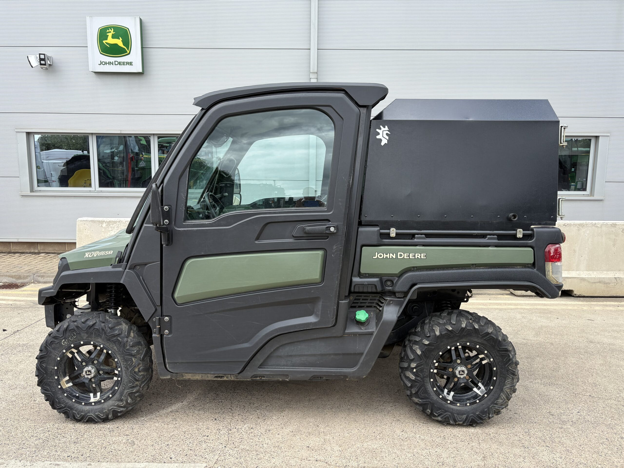 John Deere XUV865M Gator - Side-by-side/ ATV: picture 1 John Deere XUV865M Gator - Side-by-side/ ATV: picture 1