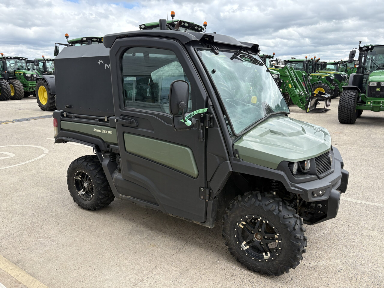 John Deere XUV865M Gator - Side-by-side/ ATV: picture 3 John Deere XUV865M Gator - Side-by-side/ ATV: picture 3