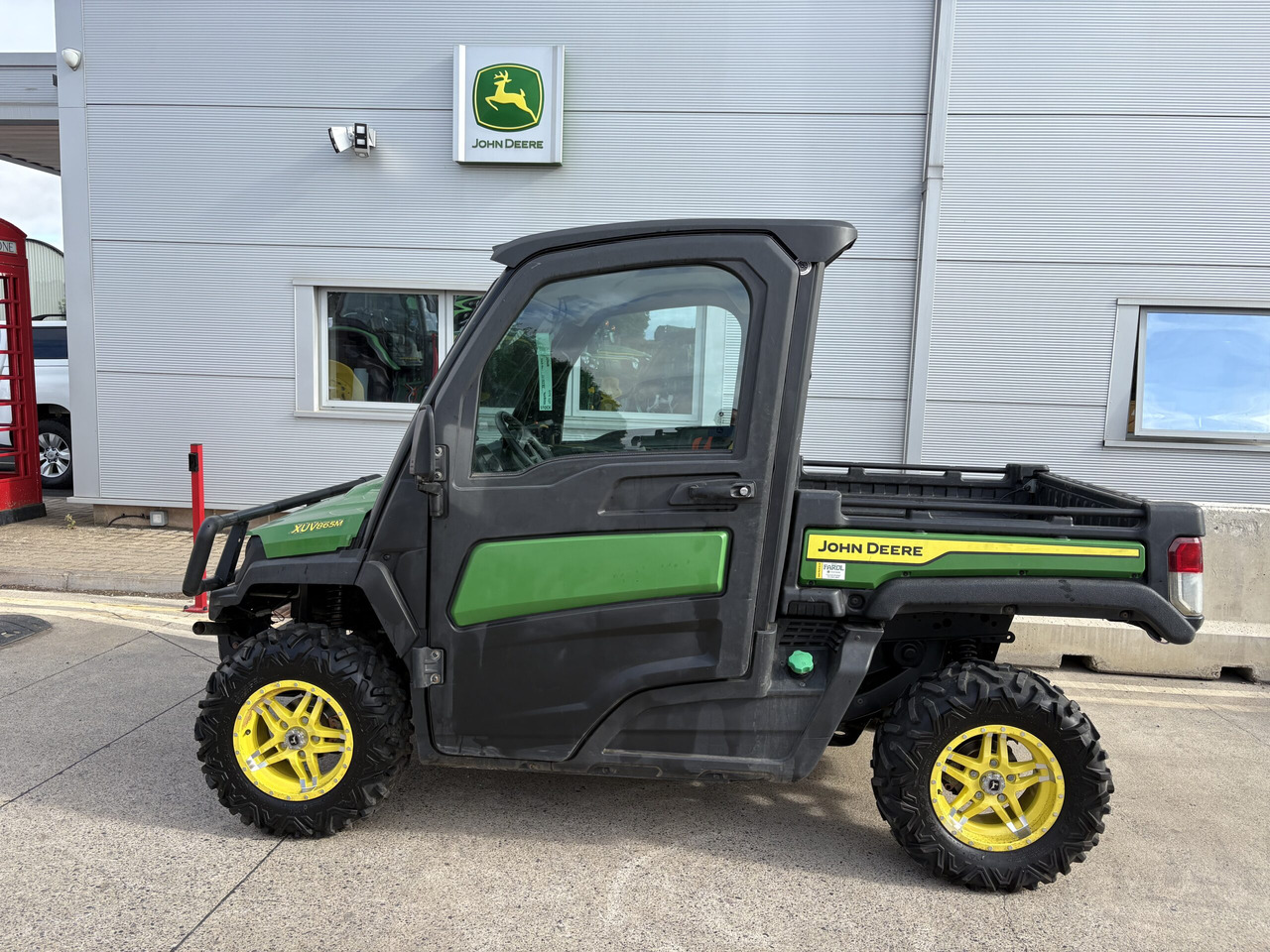 John Deere XUV865M Gator - Side-by-side/ ATV: picture 1 John Deere XUV865M Gator - Side-by-side/ ATV: picture 1
