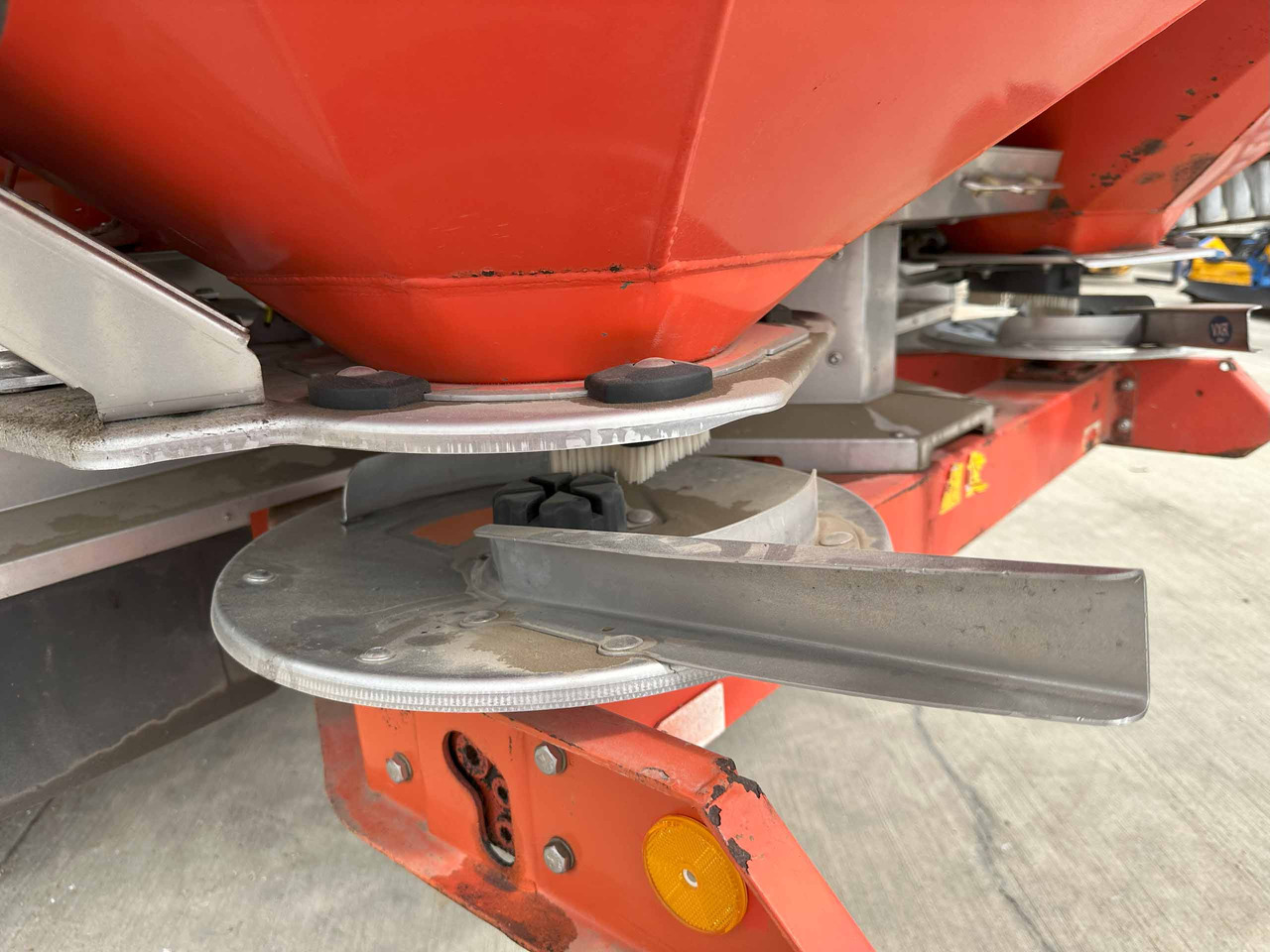 Kuhn Axis 40.1W - Fertilizer spreader: picture 3 Kuhn Axis 40.1W - Fertilizer spreader: picture 3